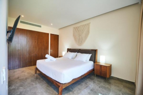 Spacious Elegant Condo in Private Complex Fantastic Swimming Pool Lounge Areas in Trendy Neighborhood